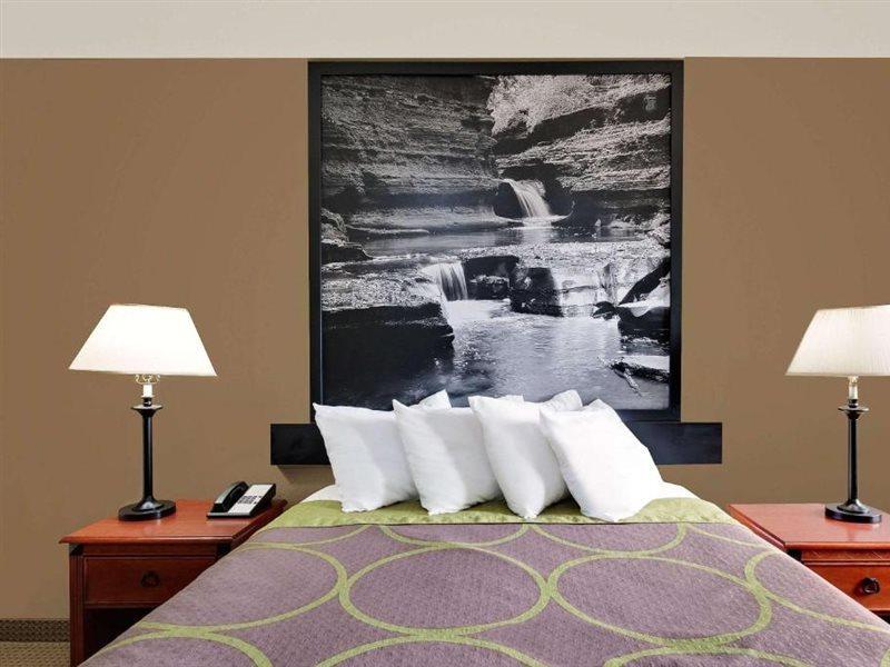 Super 8 By Wyndham Ithaca Hotel Exterior foto