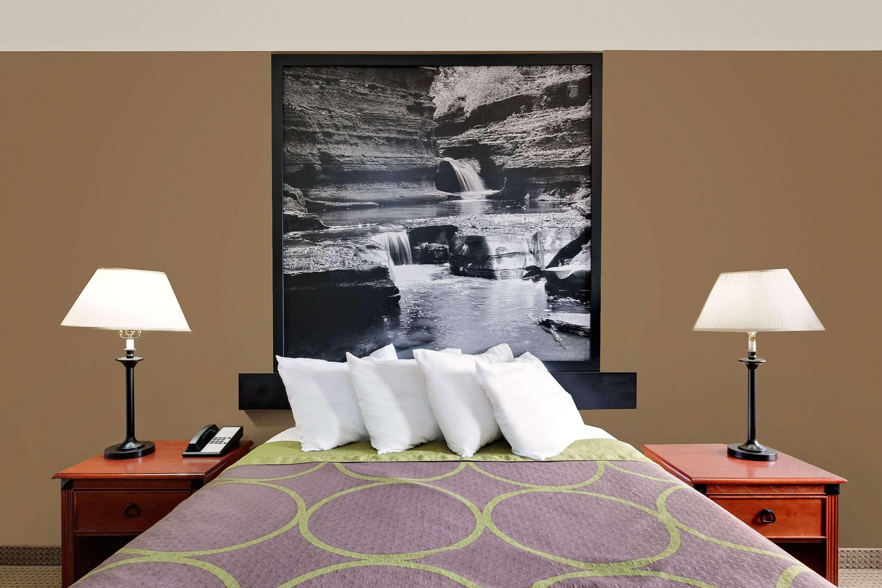 Super 8 By Wyndham Ithaca Hotel Exterior foto