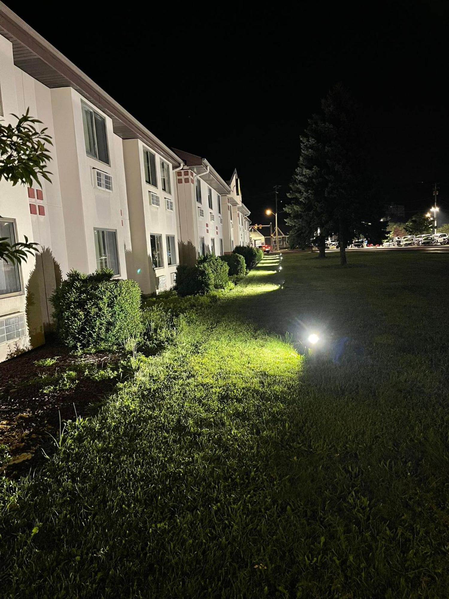Super 8 By Wyndham Ithaca Hotel Exterior foto