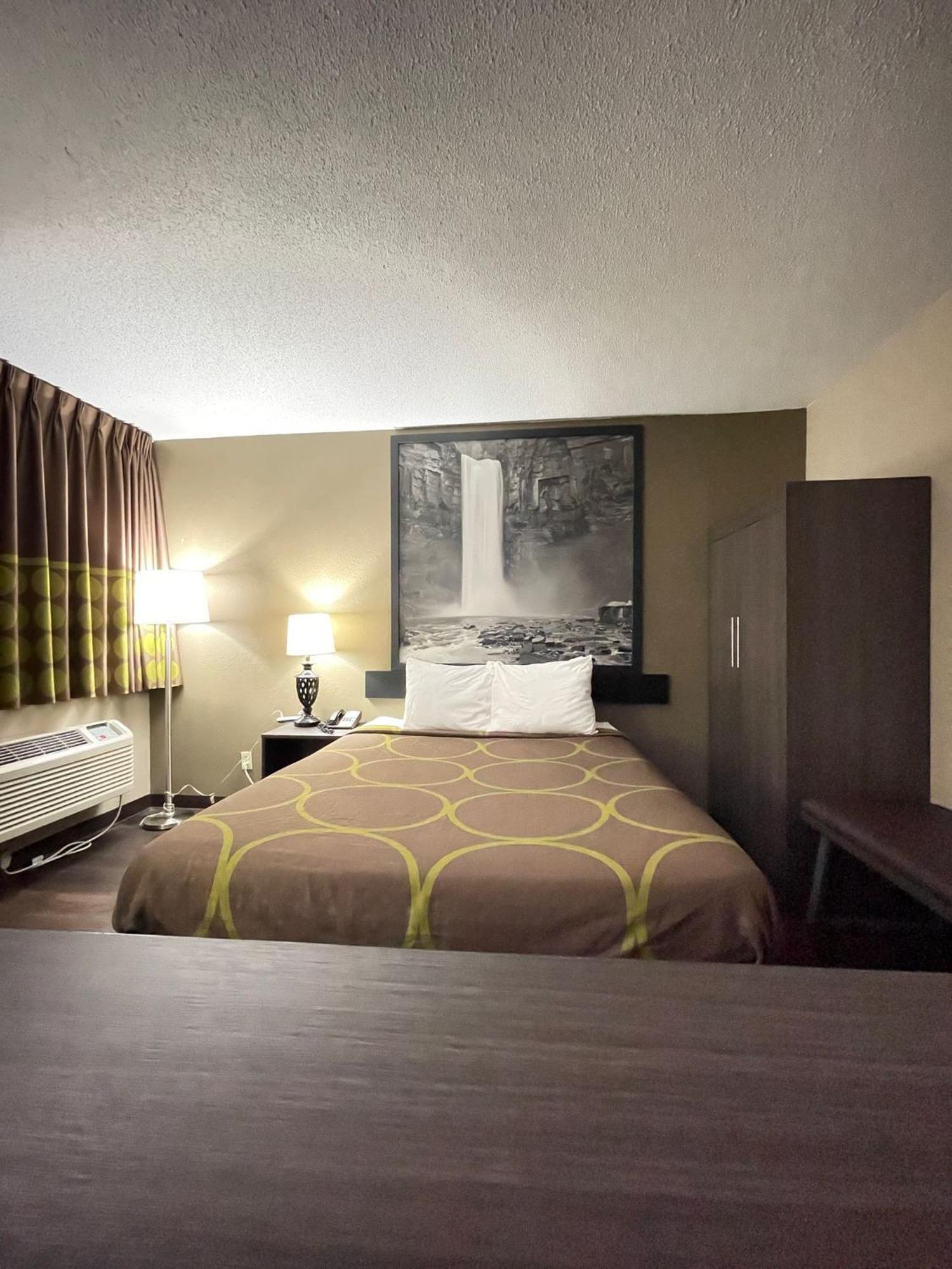 Super 8 By Wyndham Ithaca Hotel Exterior foto