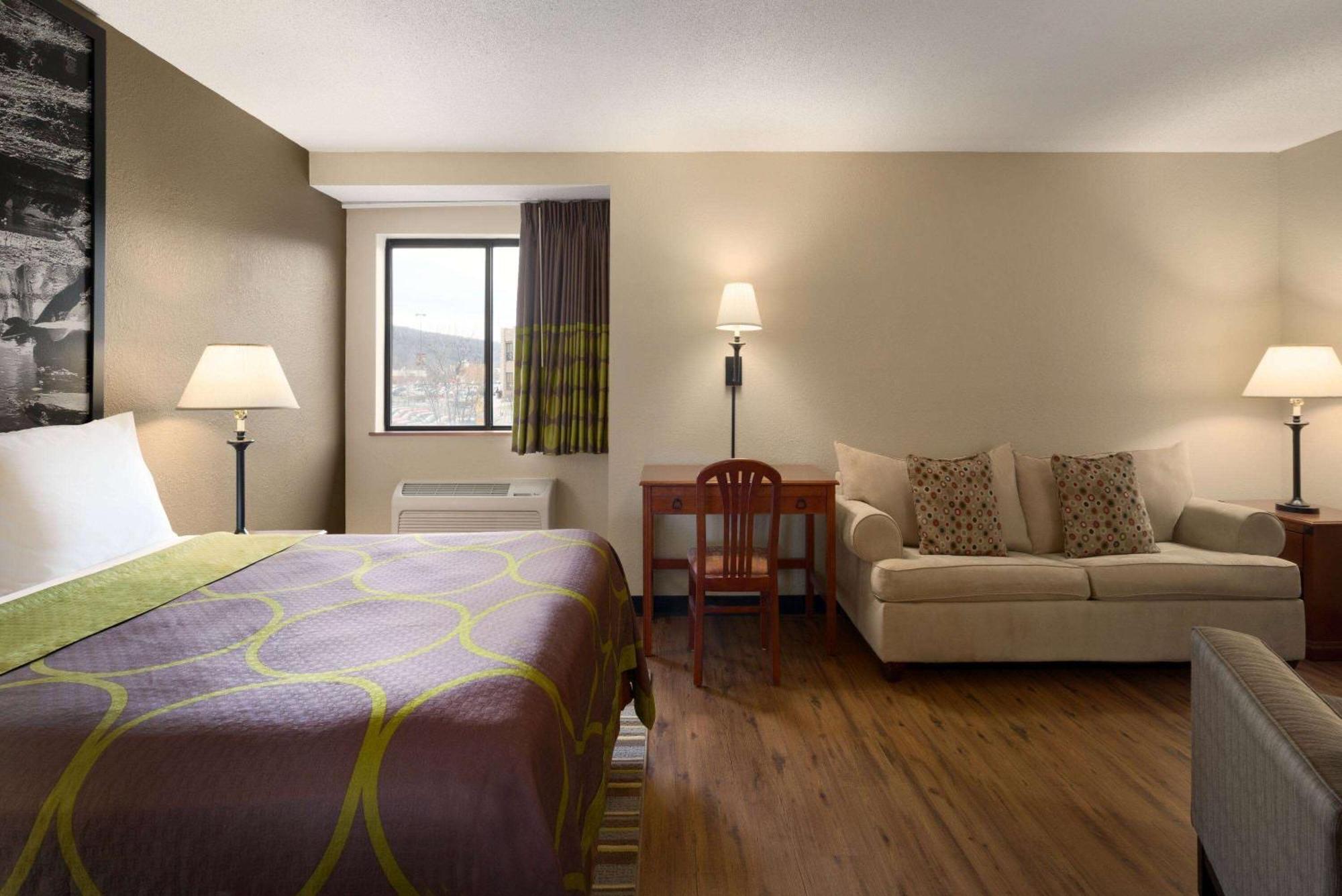 Super 8 By Wyndham Ithaca Hotel Exterior foto