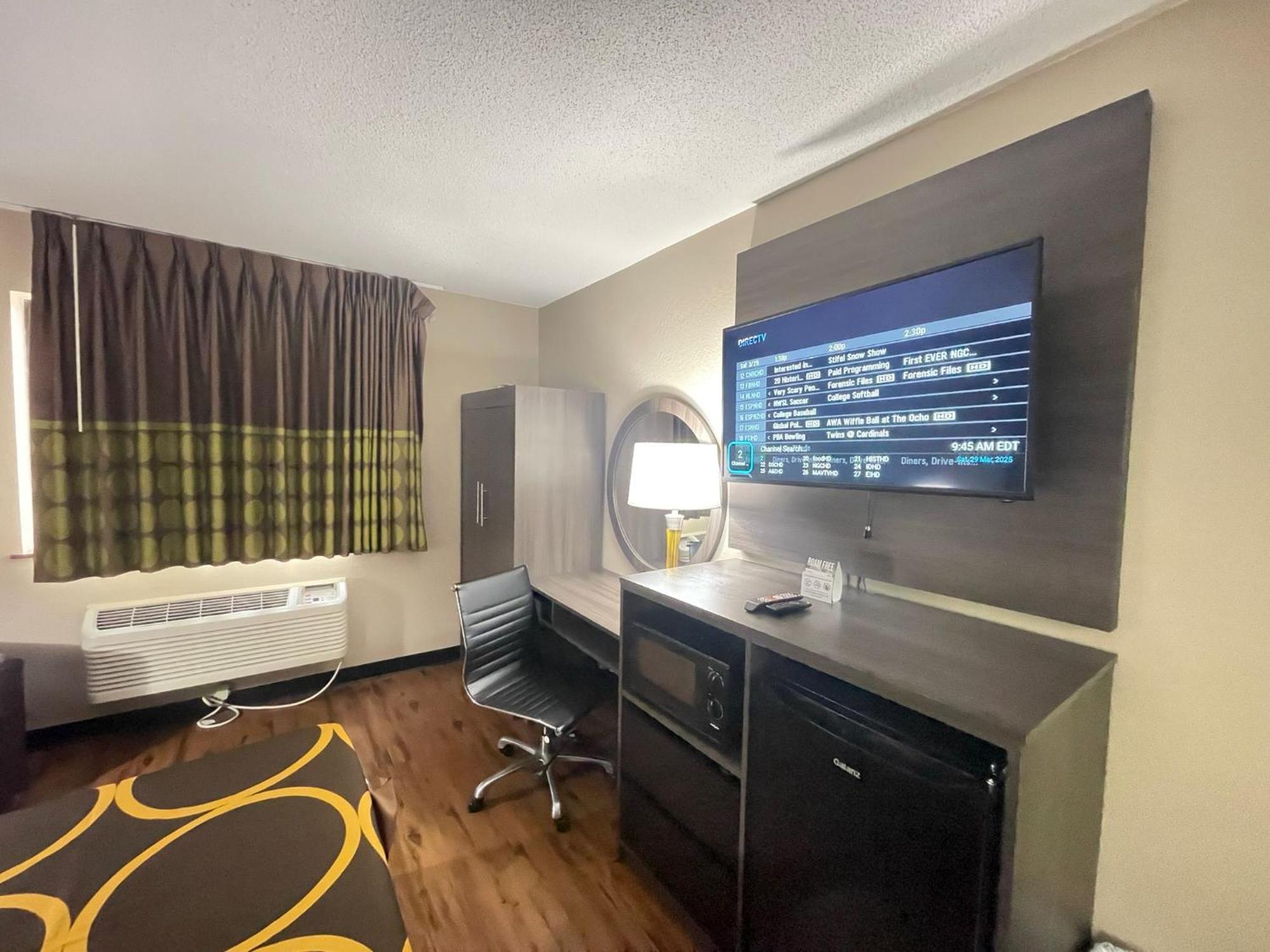Super 8 By Wyndham Ithaca Hotel Exterior foto
