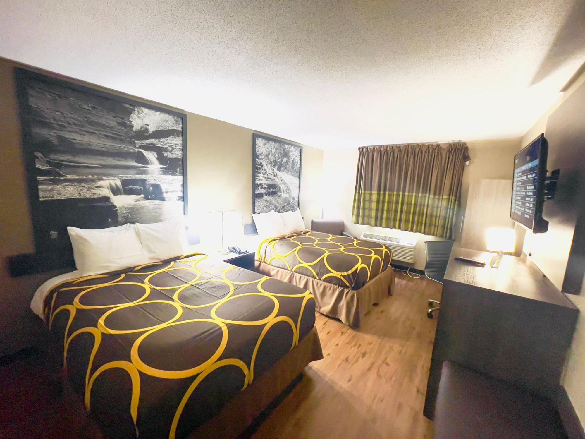 Super 8 By Wyndham Ithaca Hotel Exterior foto