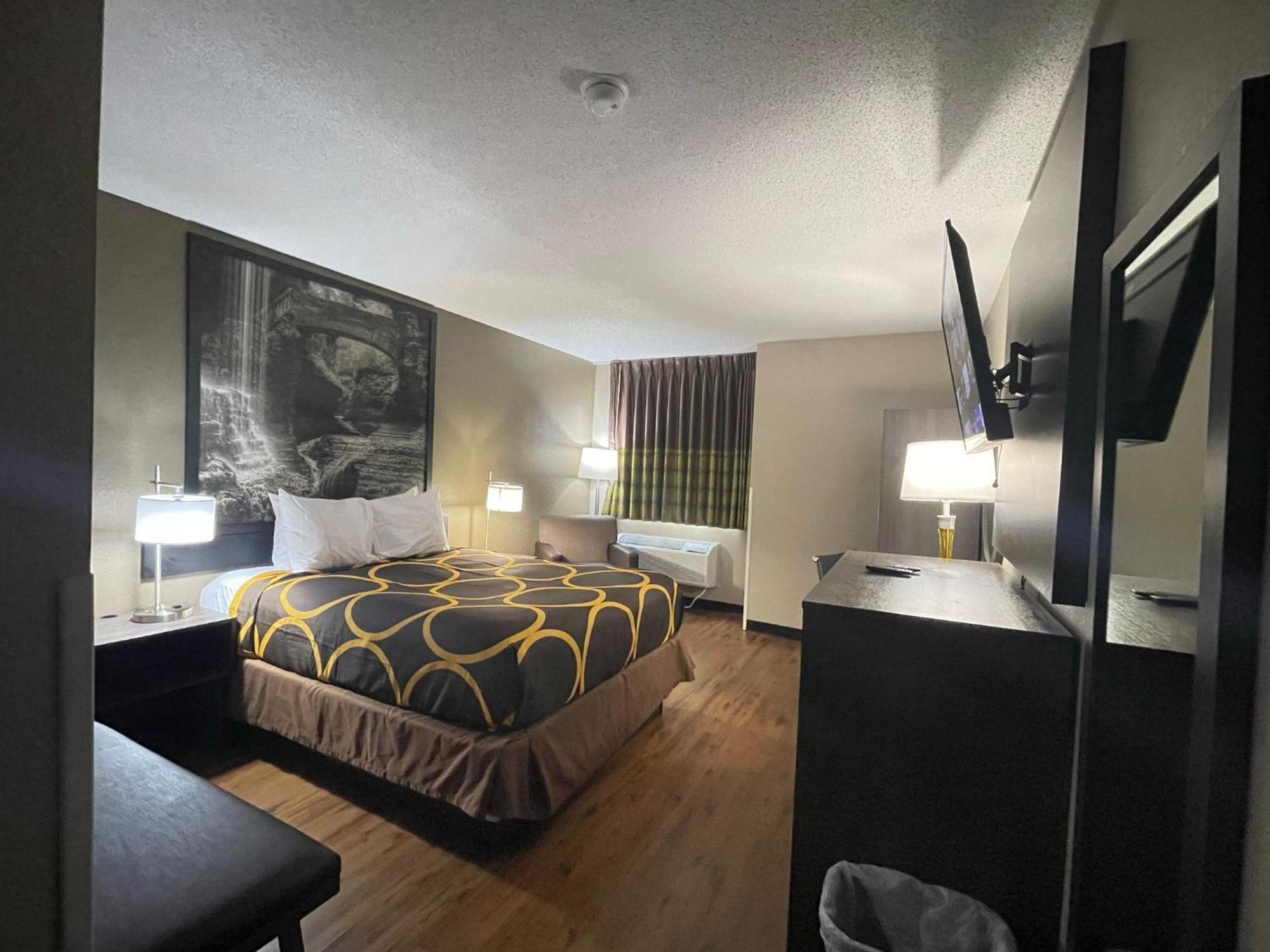 Super 8 By Wyndham Ithaca Hotel Exterior foto