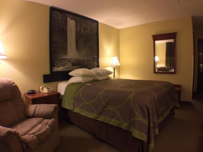 Super 8 By Wyndham Ithaca Hotel Exterior foto